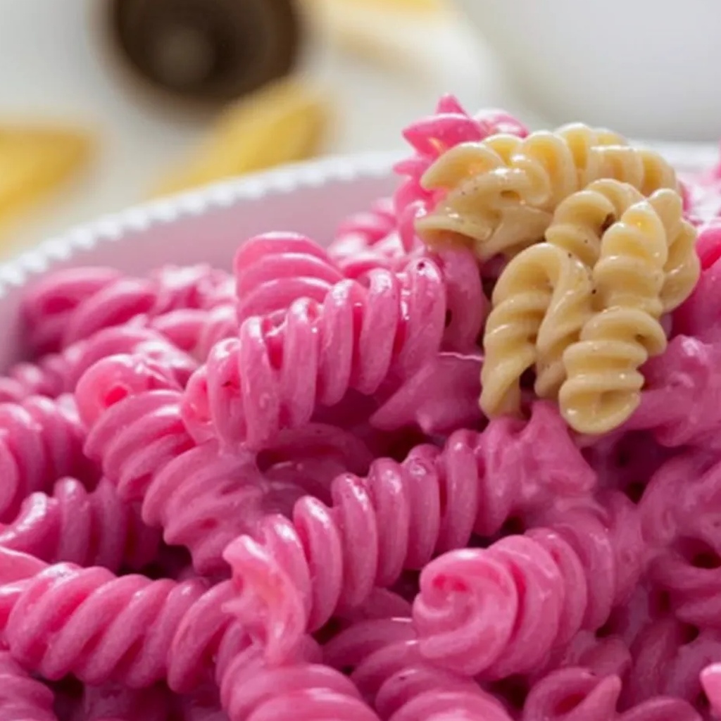 Ricetta Deliziosa: Fusilli Rosa con Crema di Ricotta e Barbabietola, un Primo Piatto Elegante 1 foodblog 1749252390 crop