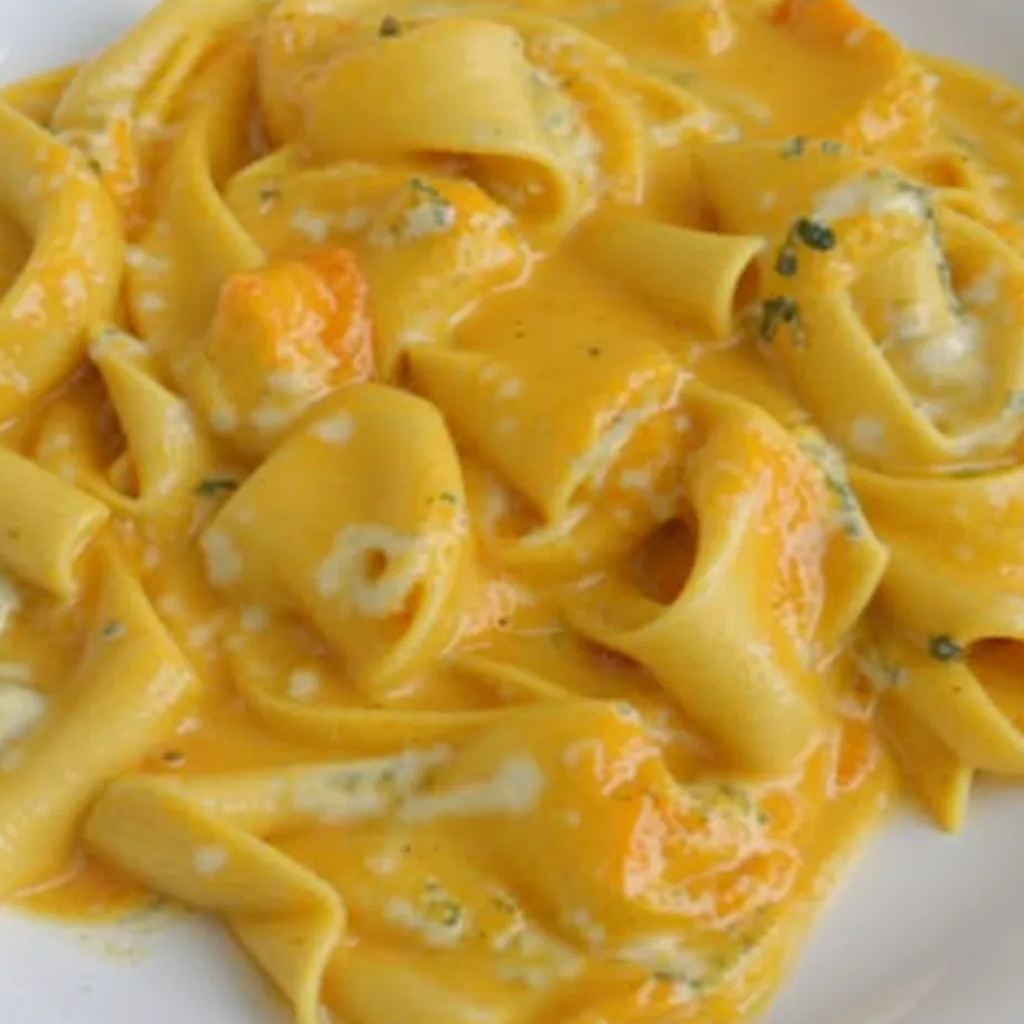 Ricetta Maltagliati Zucca e Gorgonzola: un Primo Piatto Cremoso e Autunnale 1 foodblog 1749252975 crop